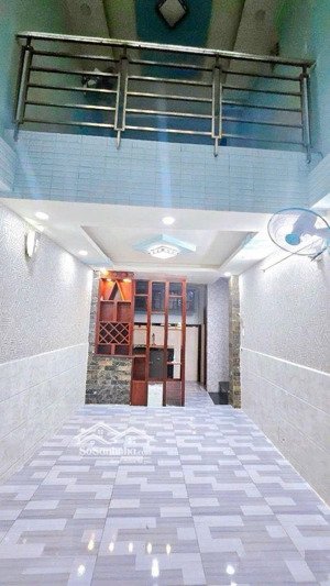 sát chợ xóm chiếu, khu ẩm thực hai mươi thước, cầu calmette. 5 phút đến chợ bến thành