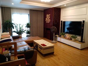 chính chủ cần bán căn hộ lô góc cao cấp tại mulberry lane tòa a, tầng 21. lô góc 3 mặt thoáng.