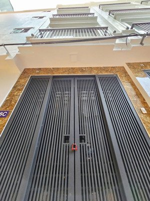 cần bán nhà phân lô cầu diễn 30m2, 5 tầng ô tô đỗ cửa giá 6.4 tỷ cầu diễn