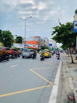 -bán nhà mặt tiềnđường cộng hòa phường 13 quận tân bình 4 x 4 . 2 lầu . giá 6.8 tỷ tl .