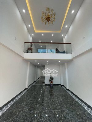 độc lạ! phân lô vỉa hè ô tô tránh võ văn dũng, 8t thang máy, view hồ hoàng cầu, kinh doanh đỉnh