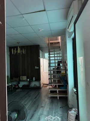 chính chủ cần bán nhà mặt phố khương trung giá tốt 22 tỷ 75.4m2. 