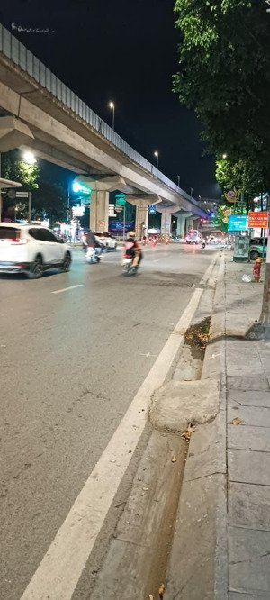 cc cần bán gấp mặt phố quang trung chỉ 300tr 1m2, vỉa hè đá bóng, kinh doanh nhiều ngành, mt rộng