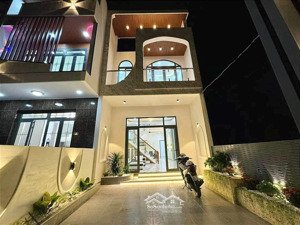 hot bán nhà đẹp tại đường thái phiên, p9, q11. 3 tầng, giá sốc. hẻm xe hơi. giá 2,86tỷ. x765069021