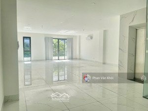 văn phòng cho thuê tầng 1 , dt: 7x20m , có hầm để xe , thang máy ,máy lạnh tại vạn phúc city