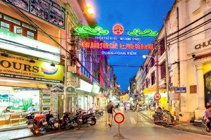 cho thuê mặt bằng kinh doanh phố ẩm thự tạ hiện trong lòng phố cổ đông đúc du khách 