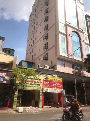 định cư nước ngoài,chủ cần bán nhà mặt tiền đường phạm ngũ lão p.phạm ngũ lão quận 1.dt160m2 giá145