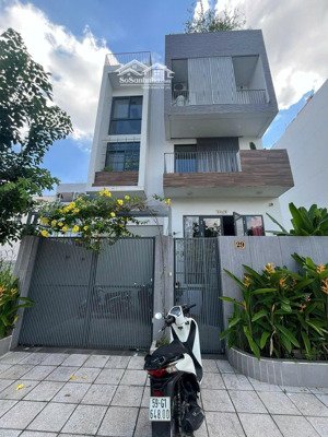 nhà mới chưa có trên thị trường bán nhà cao đức lân hầm + 4 tầng dt 8*21m hđt: 80tr/tháng giá 35 tỷ