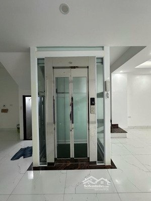 bán nhà riêng tại hoàng quốc việt, thang máy, ô tô vào nhà, 25 tỷ, 60m2, giá siêu hời, view đẹp