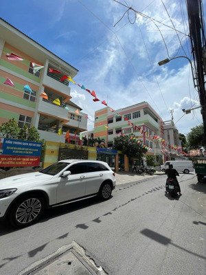 mặt tiền trần hữu trang 60m2 ngang 4,6m chỉ 13,5 tỷ tl