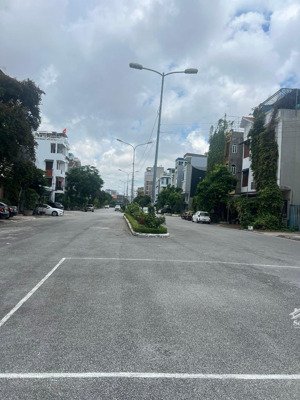 bán đất lô 9 mở rộng lê hồng phong diện tích 60m đông nam đường to 30m