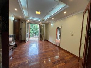 cho thuê nhà chùa bộc 15tr, dt 50m x 4t mt5m nhà đầy đủ đồ cơ bản điều hoà nóng lạnh nhận nhà ngay