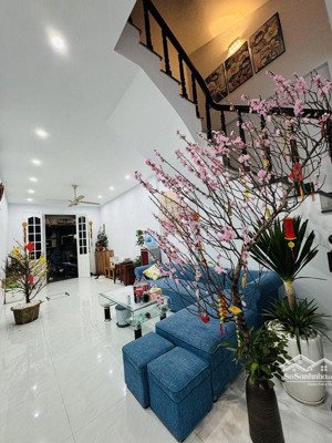 vip trung tâm - phạm ngọc thạch đống đa - nhỉnh 14 tỷ - nhà 5 tầng - dân xây chắc chắn - mới đẹp -