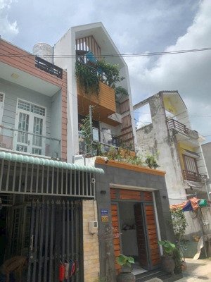 nhà 3 tầng 3pn 3wc, đường ô tô bưng ông thoàn gần liên phường, nhỉnh 5 tỷ