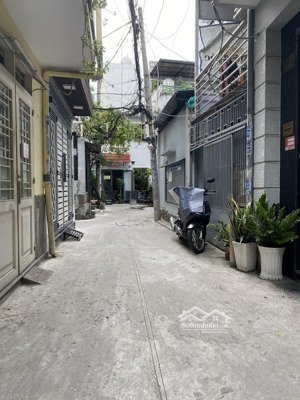 bán nhà 2 tầng huỳnh văn bánh, p13. ngay lê văn sỹ, đặng văn ngữ, trường sa, nhà thờ ba chuông.