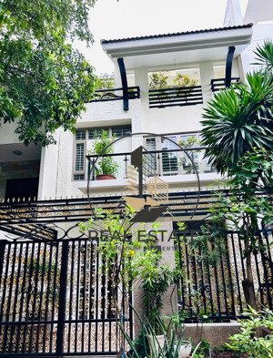 nhà đường sư vạn hạnh diện tích: 8x20m trệt 2 lầu cho thuê