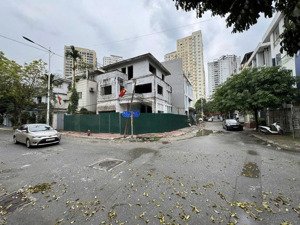 bán căn góc thô 2 mt, 3tầng dt181m2, mặt tiền 13,5m hướng đn, đb, sđcc,khu đt mới văn khê- hà đông.