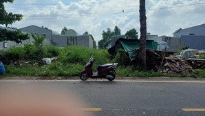 chính chủ gửi bán đất đường 67 phú tân.đối diện công viên