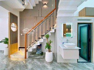 chủ bán gấp căn nhà đường 5a, phước bình quận 9 gía 3tỷ100tr xe hơi đi lại thoải mái giá tl