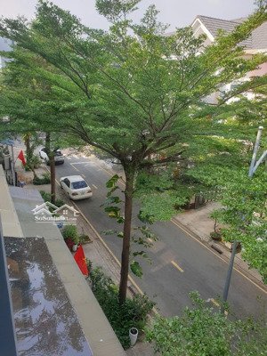 bán nhà 75m2 3 tầng 4pn 6,1 tỷ gần vòng xoay phú hữu q9 giap q2 nhà đẹp khu an ninh văn minh