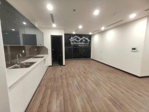 chính chủ cho thuê căn 3 ngủ đồ cơ bản 110m2 tại mipec rubik 360 giá 20 triệu . l/h: 