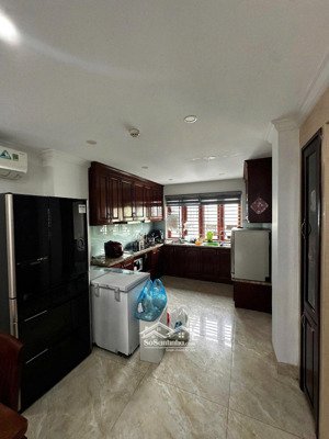 cho thuê liền kề 96nguyễn huy tưởng, dt 70m², 5.5 tầng, thông sàn, thang máy, full đh, nl.
