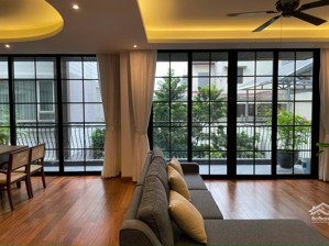 bán tòa chdv trung tâm cầu giấy. dt 130m2, 7 tầng full nội thất, tháng máy, dòng tiền 1.6 tỷ/năm