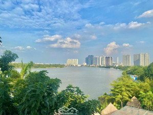 hàng mới ra cần cho thuê ngay biệt thự thảo điền khu compound để ở nghỉ dưỡng, view trực diện sông