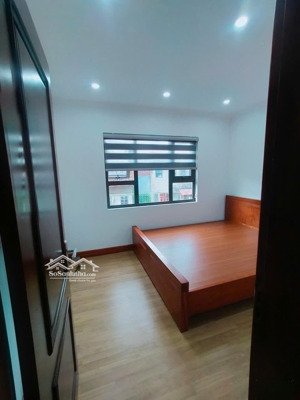 tập thể tầng 5 mặt phố bùi ngọc dương 100m nội thất gỗ, ô tô đỗ