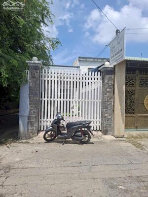 Bán nhà SR,TC, góc 2 MT, gần ngã tư Nguyễn Khuyến giá rẻ, chỉ 2 tỷ 990