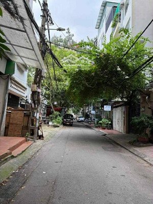 bán nhà ngõ 12 đào tấn, ô tô đỗ cổng. giá nhỉnh 200tr/m2, nở hậu.