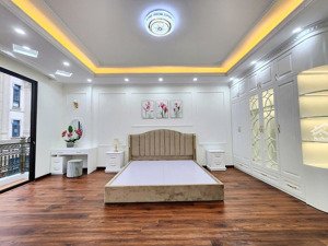 cho thuê nhà mặt phố phùng hưng, 50 triệu, 155m2, 3 tầng, mặt tiền 6m