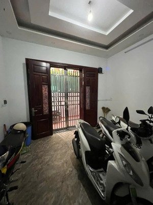 bán nhà quan hoa, cầu giấy, dt 45m2 5t mt 4m giá: 10.7 tỷ tổng 7 phòng khép kín gần phố
