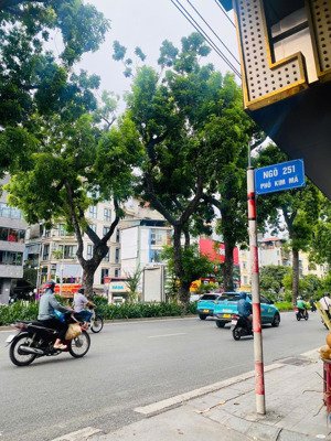 cần bán gấp nhà ngõ 253 kim mã, 30m2 x 3 tầng, sẵn sổ hồng, giá tốt 3,95 tỷ, tiềm năng sinh lời cao