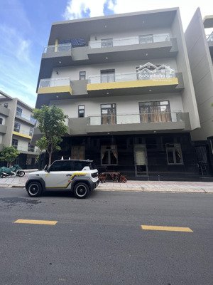 cần bán nhà phố thuộc khu đô thị bcons city, shr sang tên ngay. lh 