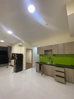 2pn-2wc giá 10,5 triệu nhà mới sơn, đang trống sẵn