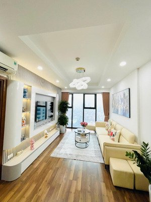 bán căn hộ 2pn ban cồng đông nam tại goldmark city 136 hồ tùng mậu