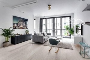 nhỉnh 7 tỷ có ngay căn hộ 115m2, 3pn, 2vs đầy đủ đồ cơ bản. vị trí trung tâm mặt đường cầu giấy.