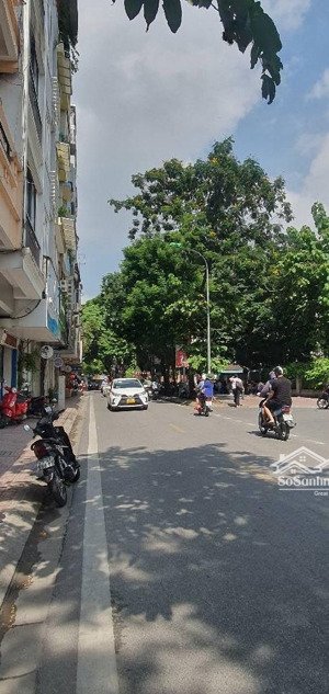 siêu phẩm - mặt phố - nguyễn công hoan - 3 mặt thoáng - ngõ ô tô tránh - thang máy