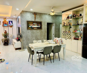 chính chủ bán gấp căn hộ dragon hill 1, dt: 122m2, căn góc, tầng cao, view đẹp, full nội thất