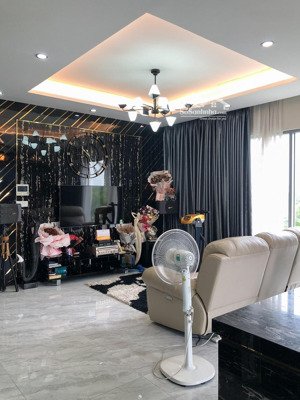 giá cực tốt! căn 3pn duy nhất tại đảo kim cương, giá cực kì tốt, đầy đủ nội thất, xem nhà 24/7