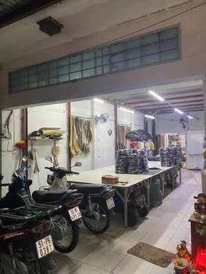 cho thuê kho 207m2 lê đình thám, tân phú, nở hậu l, giá thuê chỉ 18tr tháng.