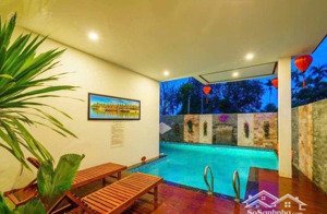 villa trung tâm phố cổ hội an. với công năng 11pn, hồ bơi sân vườn. bán 16 tỷ cho thuê 50tr/ tháng