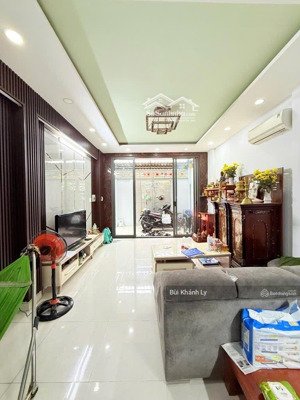 bán nhà phú nhuận khuvip huỳnh văn bánh 4 tầng btct dòng tiền chdv tốt gần nguyễn văn trỗi