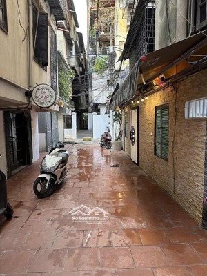 chính chủ bán tập thể tầng 1 đường hồng hà - hoàn kiếm, kinh doanh, ô tô tránh, sử dụng 50m