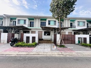 bán gấp căn nhà phố suncasa central 2 tầng/100m2 ngay đường dân chủ vsip ii bình dương giá 2.82tỷ