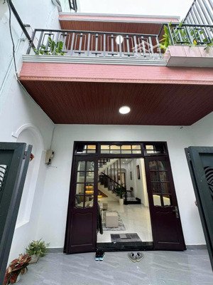 nhà 2 tầng kiệt k63/.. phạm văn nghị - dt:73m dtxd: 146m ngang:4,7m nở hậu 5m nhà rộng rãi,