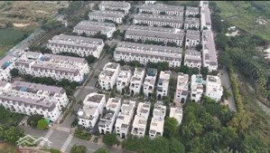 bán nhà phố sim city q9 ngay liền kề khu cnc sangsung dt: 77.5m2 trệt 3l 