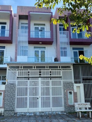 nhà mặt tiền 3/2 - kđt phú cường . rạch giá
- vị trí: lô p22