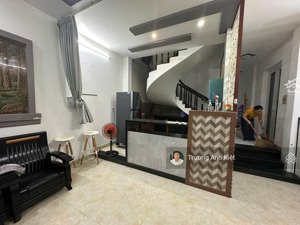 nhà trung tâm thành phố,đường oto vào 6,3 tỷ, 94 m2